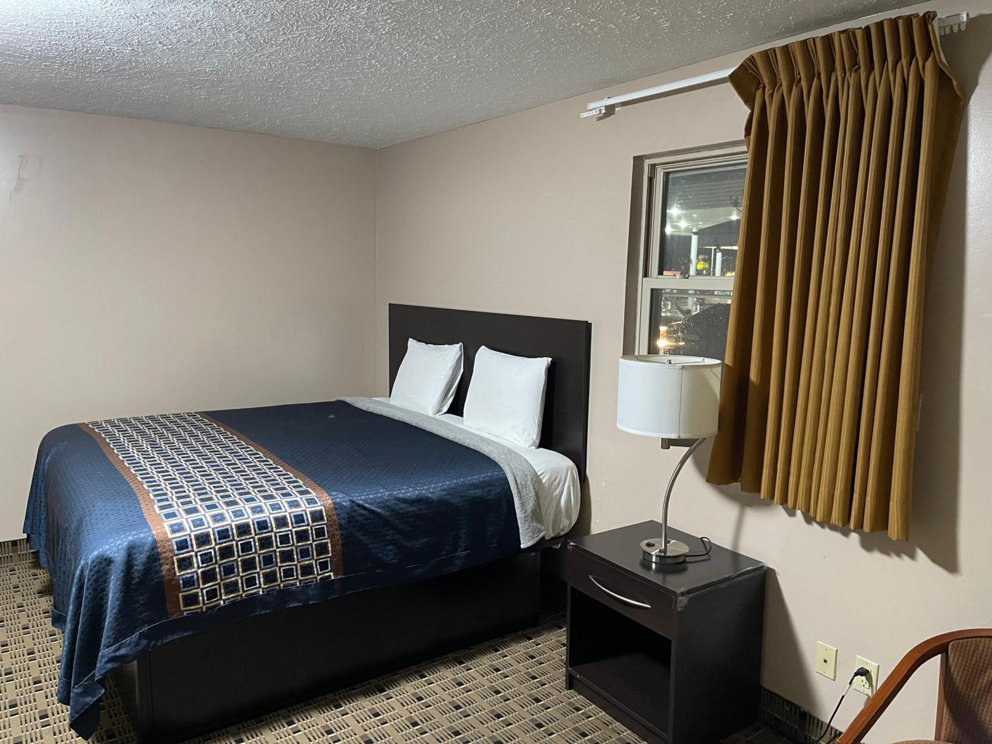 Economy Inn & Suites Аштабьюла Экстерьер фото