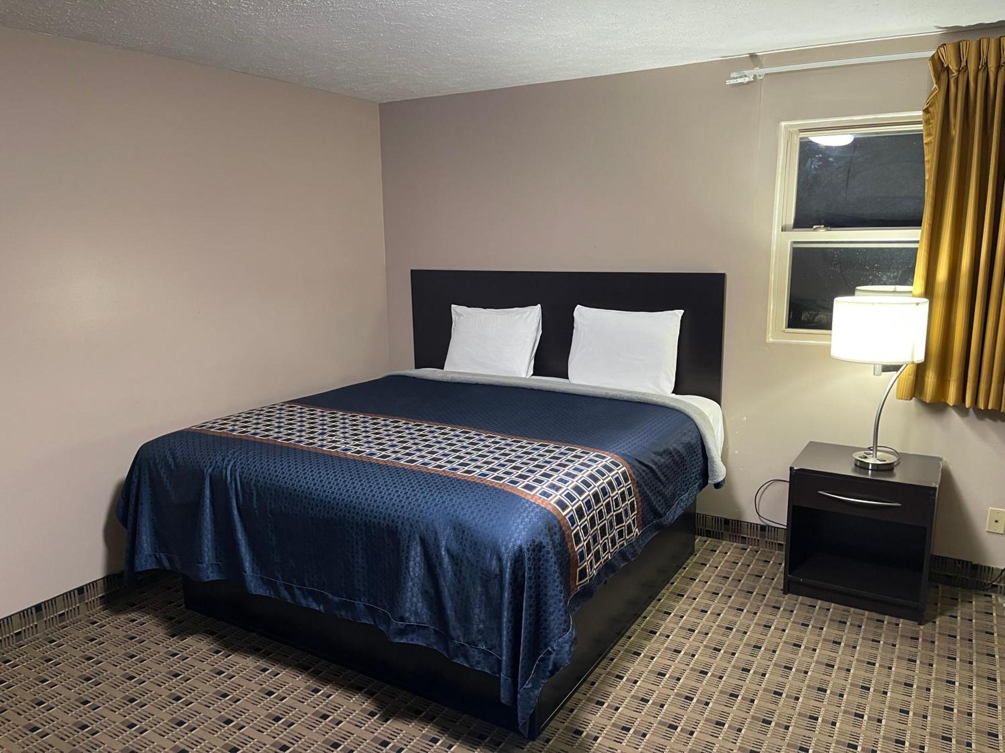 Economy Inn & Suites Аштабьюла Экстерьер фото