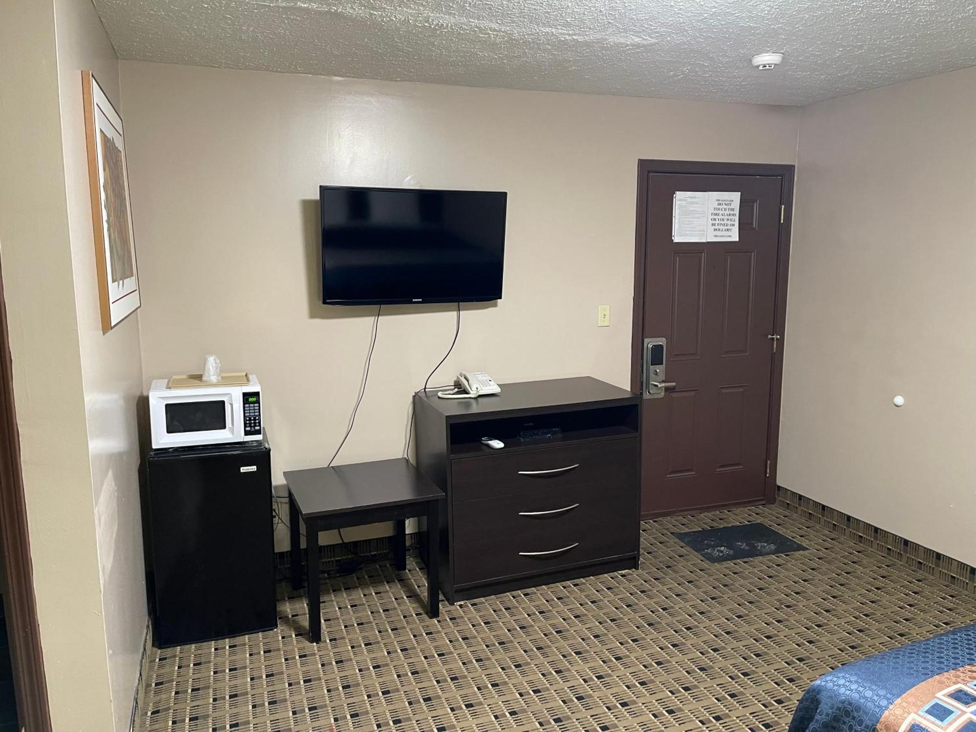 Economy Inn & Suites Аштабьюла Экстерьер фото