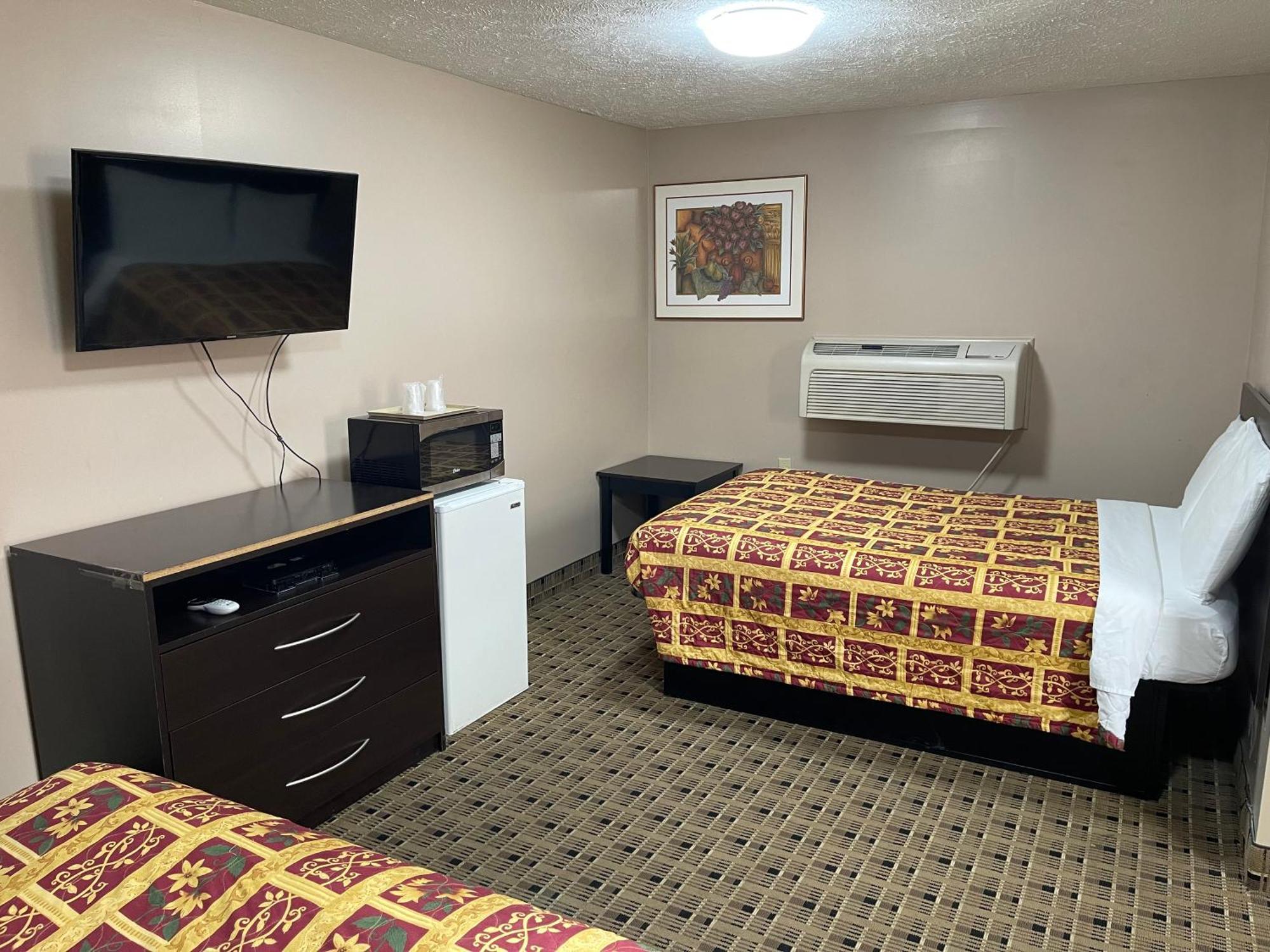 Economy Inn & Suites Аштабьюла Экстерьер фото