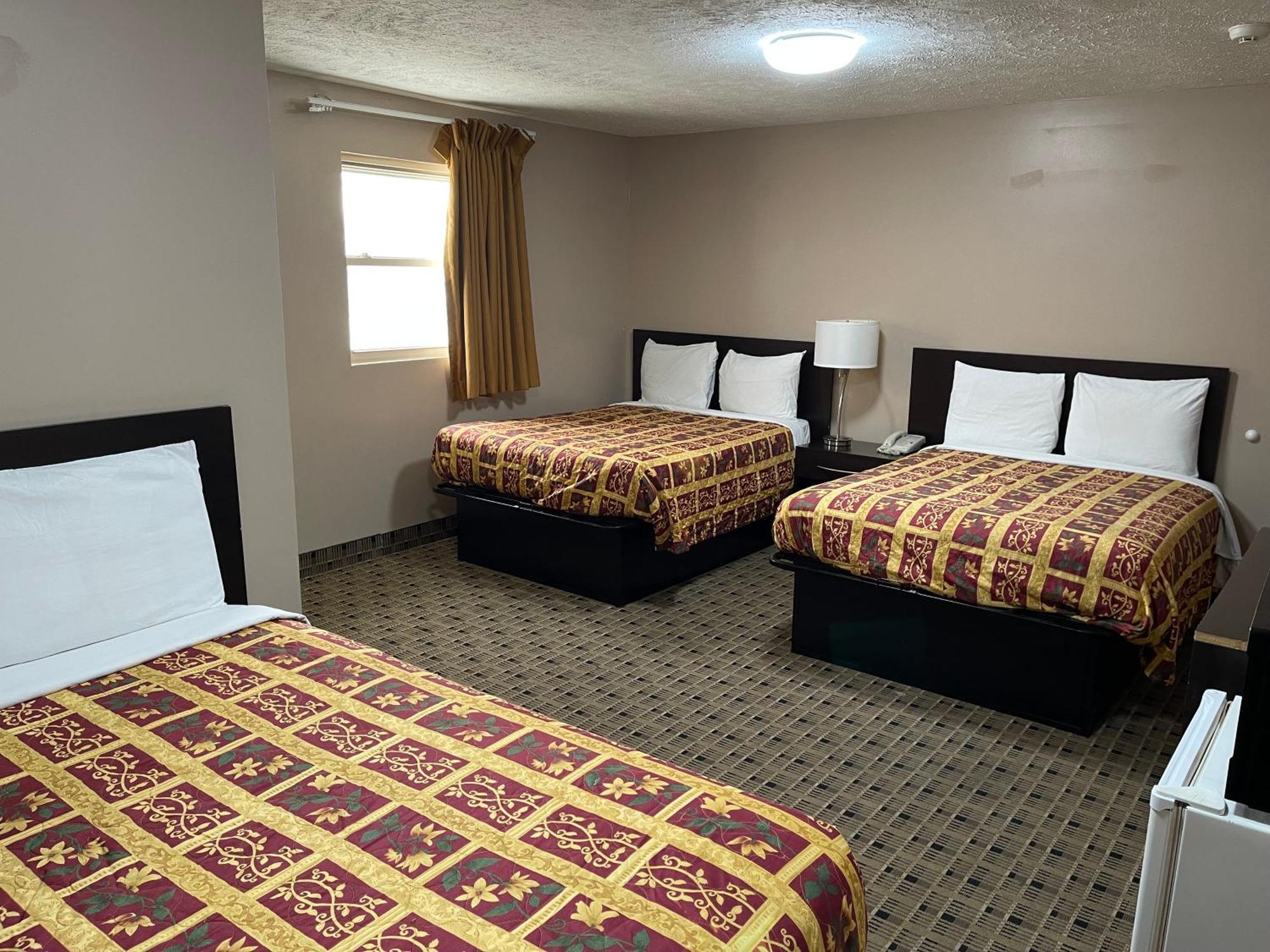 Economy Inn & Suites Аштабьюла Экстерьер фото