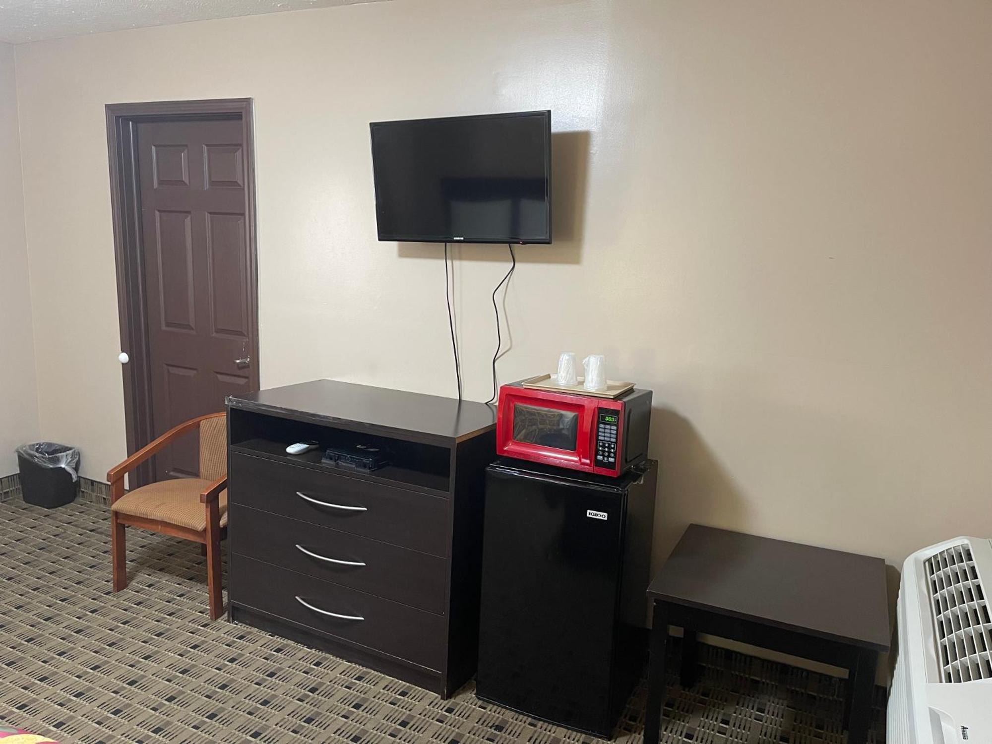 Economy Inn & Suites Аштабьюла Экстерьер фото