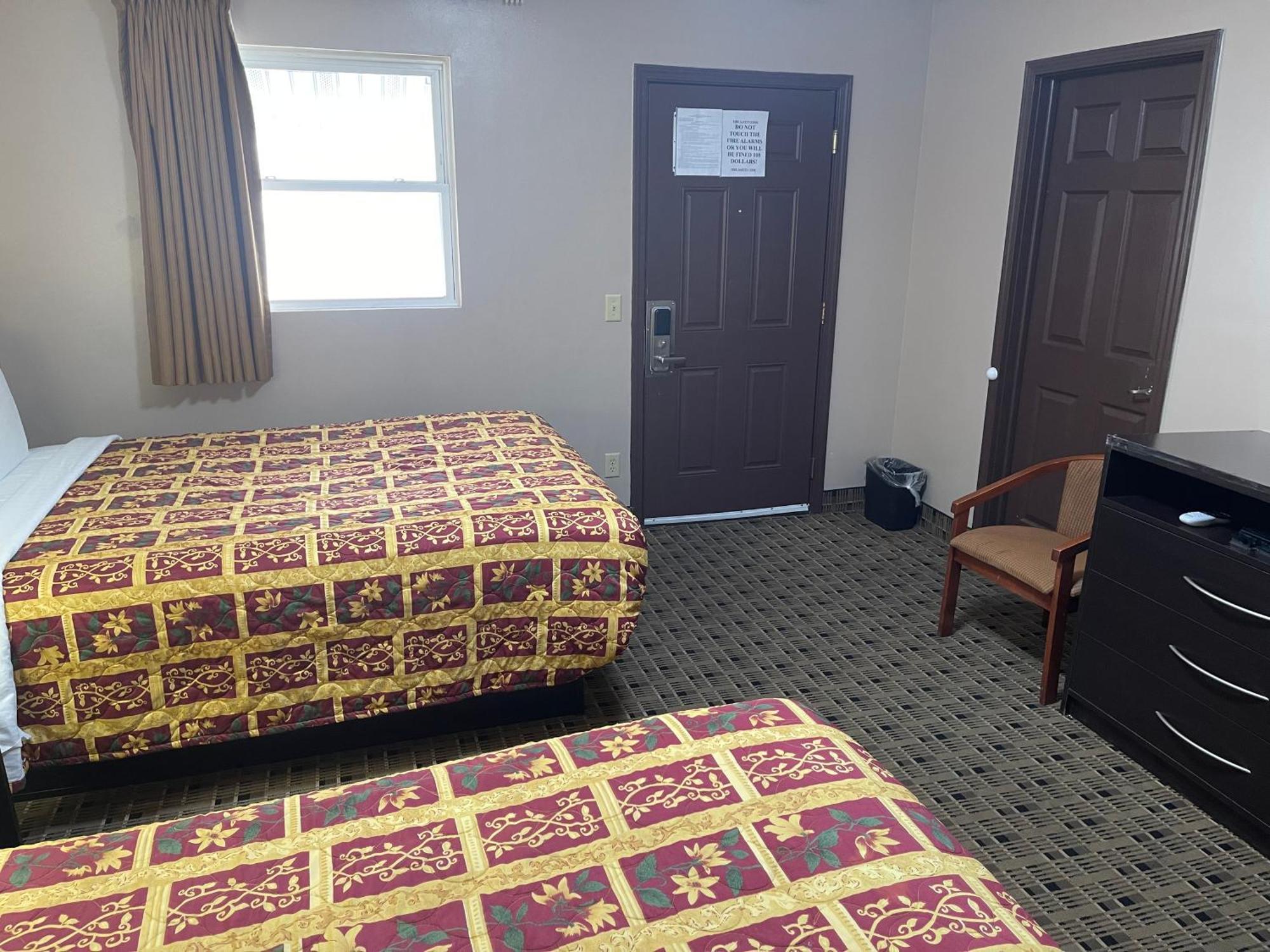 Economy Inn & Suites Аштабьюла Экстерьер фото