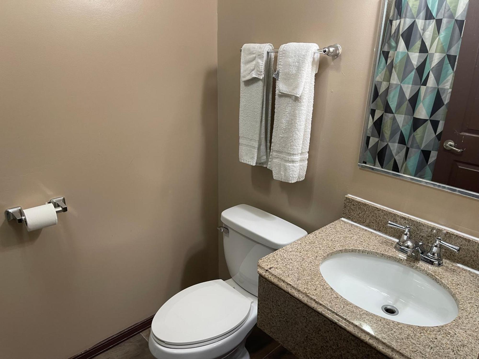Economy Inn & Suites Аштабьюла Экстерьер фото