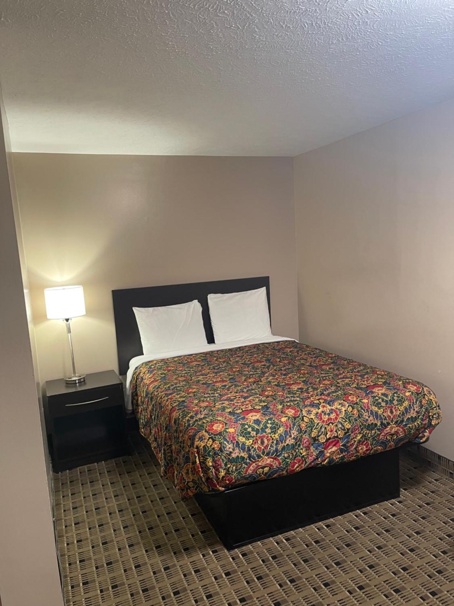 Economy Inn & Suites Аштабьюла Экстерьер фото