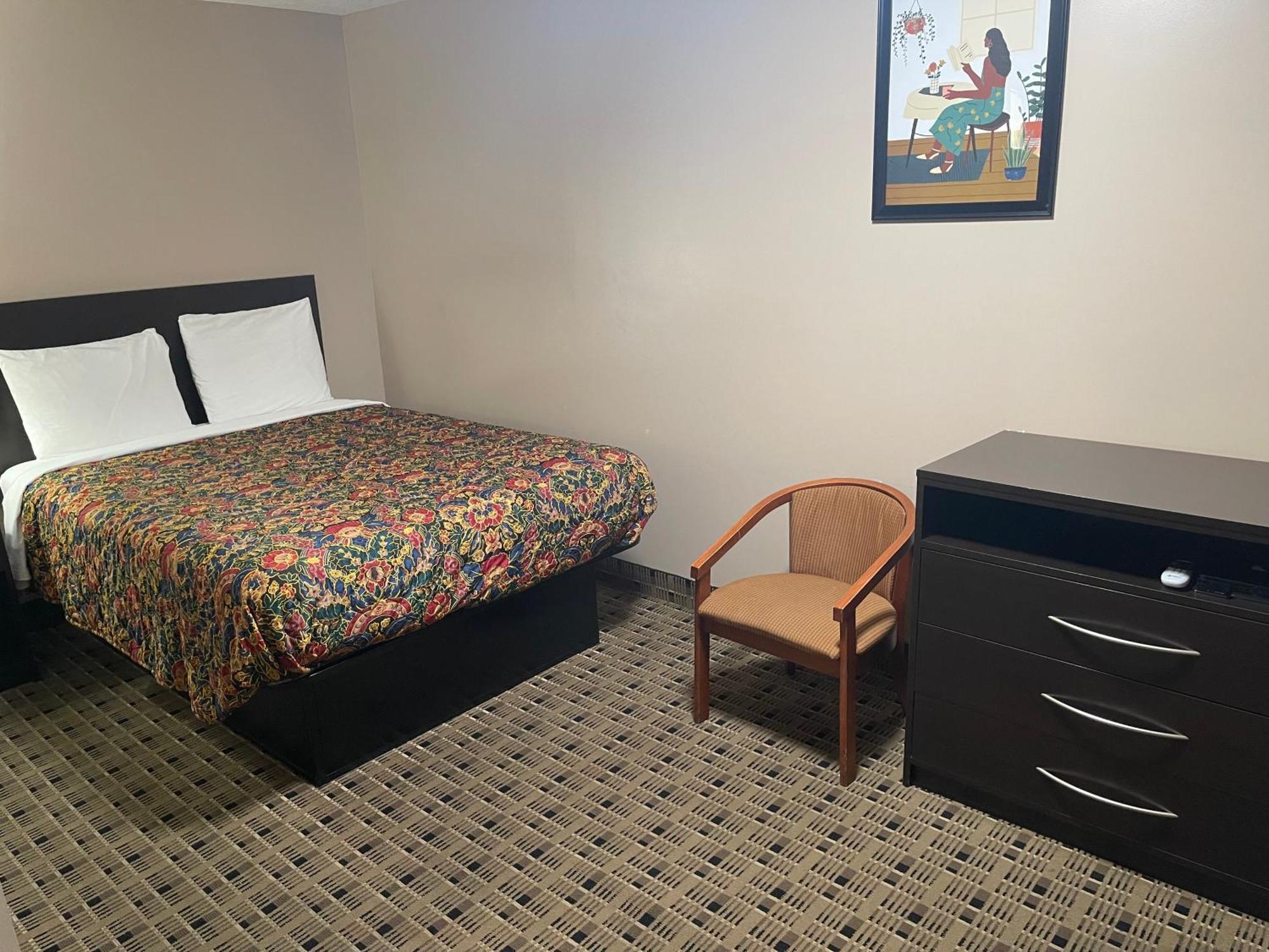Economy Inn & Suites Аштабьюла Экстерьер фото