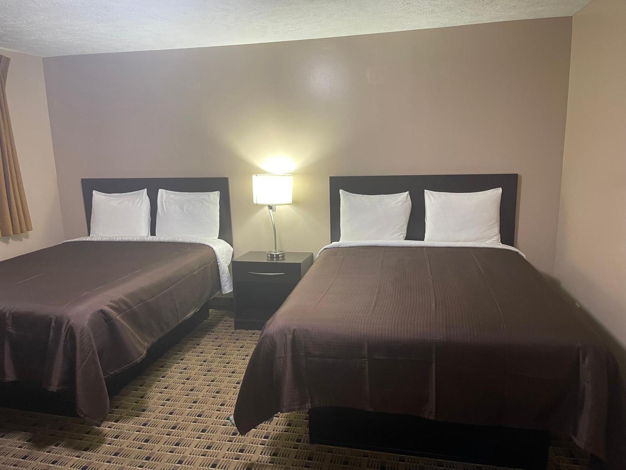 Economy Inn & Suites Аштабьюла Экстерьер фото