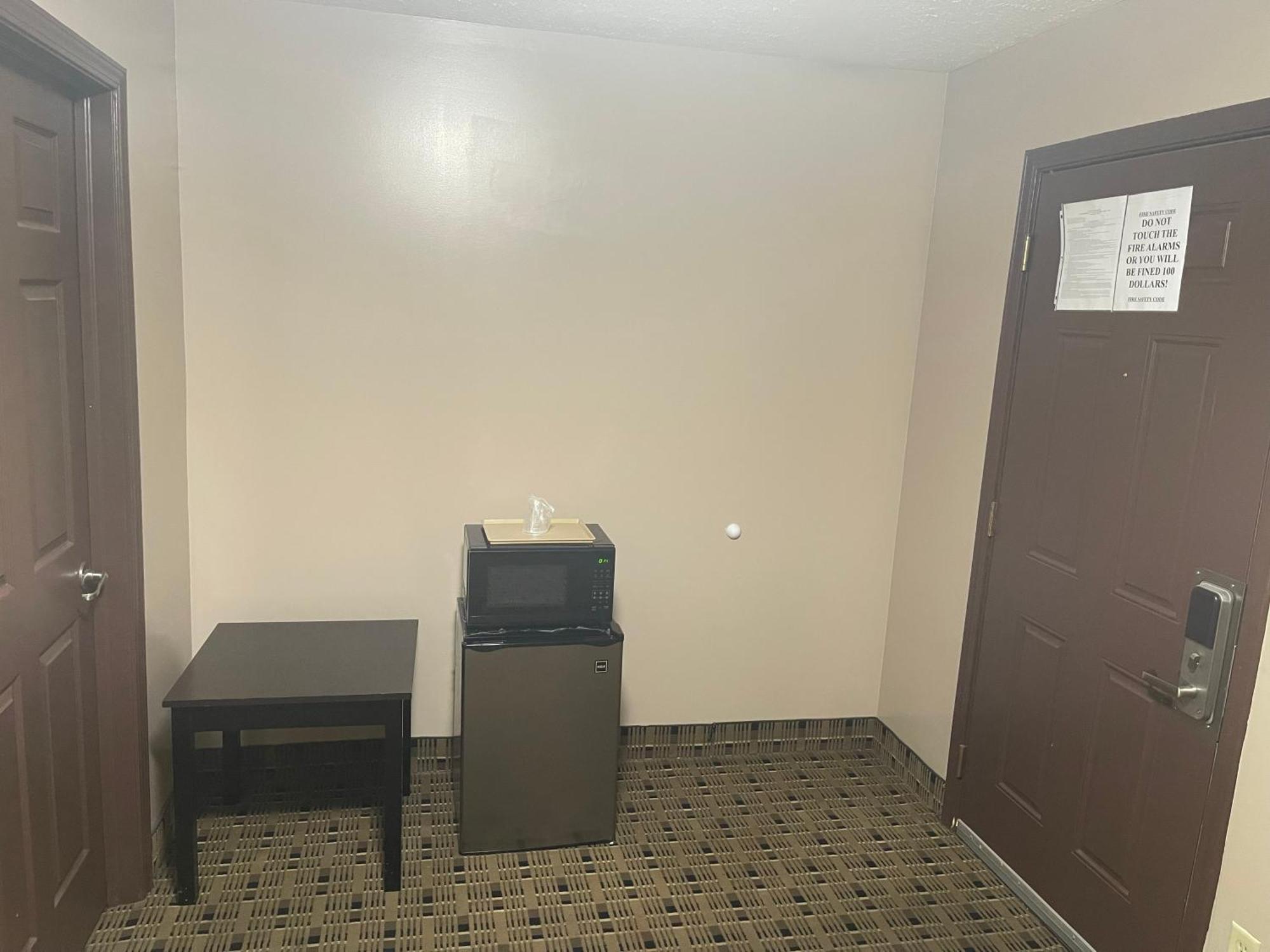Economy Inn & Suites Аштабьюла Экстерьер фото