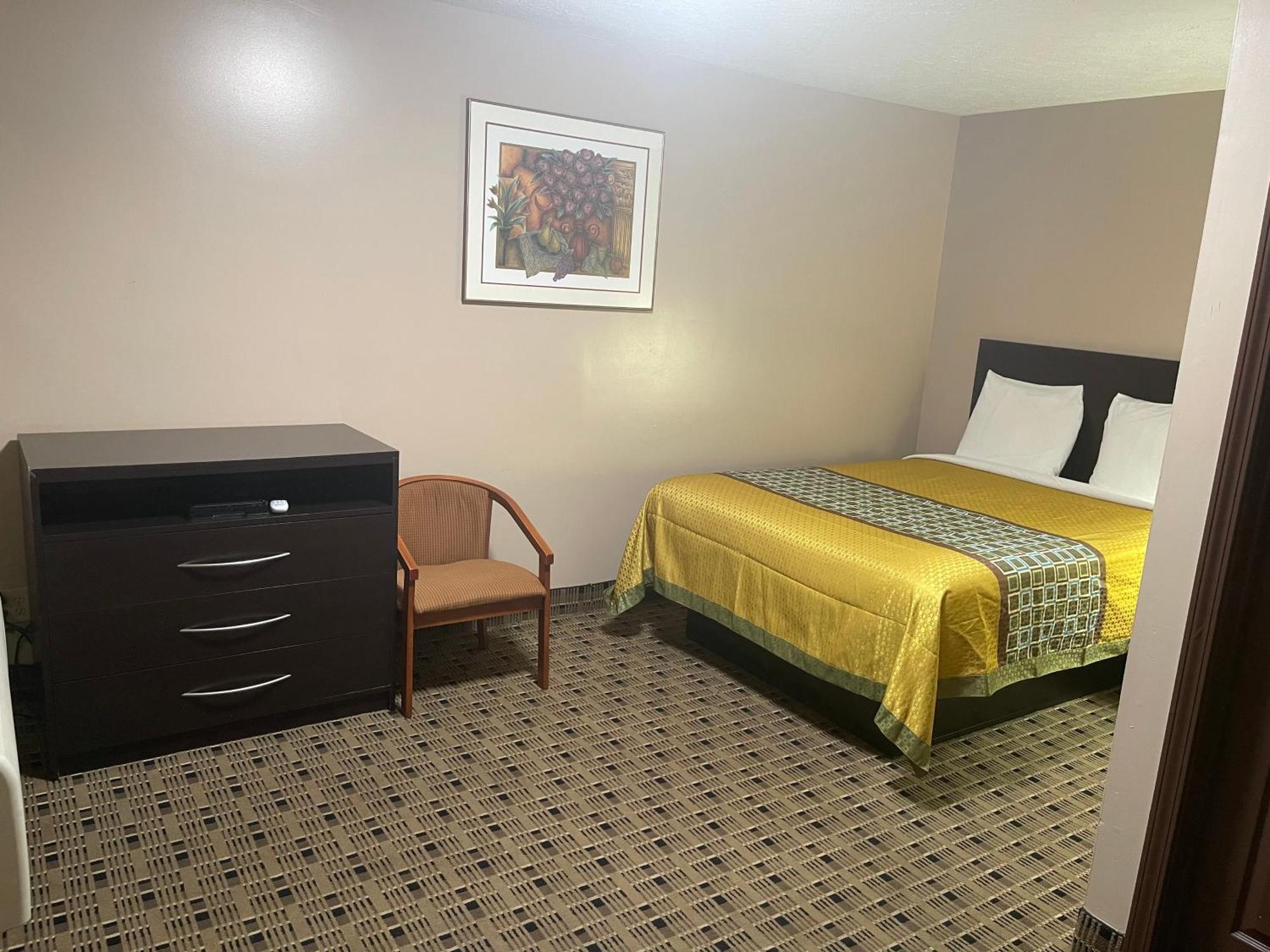 Economy Inn & Suites Аштабьюла Экстерьер фото