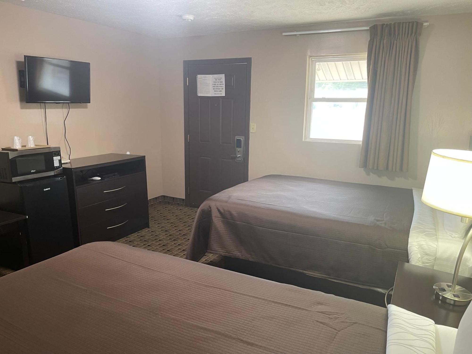 Economy Inn & Suites Аштабьюла Экстерьер фото