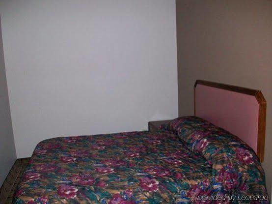 Economy Inn & Suites Аштабьюла Номер фото